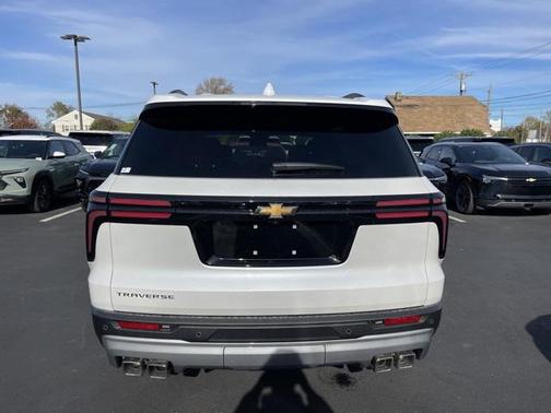2025 Chevrolet Traverse LT