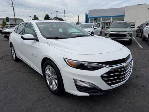 Summit White 2024 Chevrolet Malibu FWD 1LT