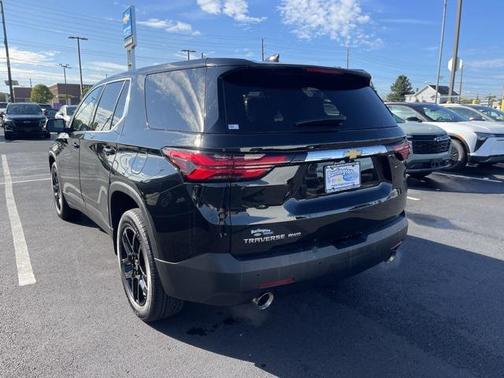 2023 Chevrolet Traverse LS