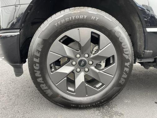 2023 Ford F-150 Lightning LARIAT