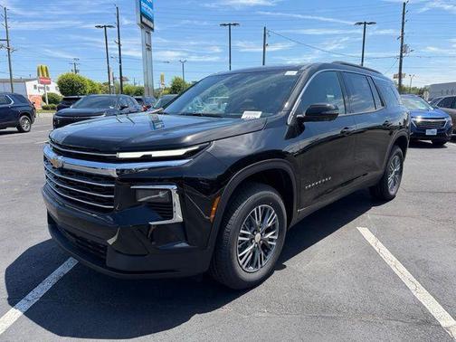 Mosaic Black Metallic 2026 Chevrolet Traverse LT