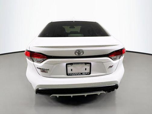 Super White w/Black Sand Pearl Roof 2021 Toyota Corolla SE