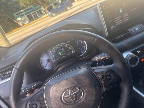 2019 Toyota RAV4 Hybrid SE