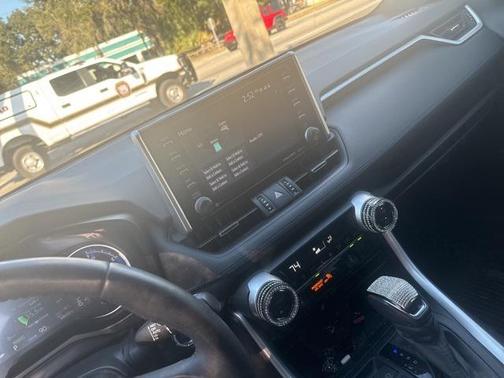 2019 Toyota RAV4 Hybrid SE