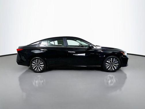 Super Black 2024 Nissan Altima 2.5 SV