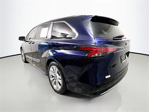 2023 Toyota Sienna Platinum 7 Passenger