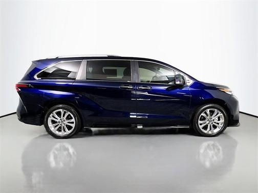 2023 Toyota Sienna Platinum 7 Passenger