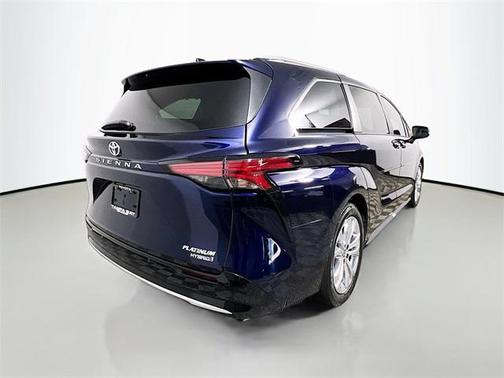 2023 Toyota Sienna Platinum 7 Passenger