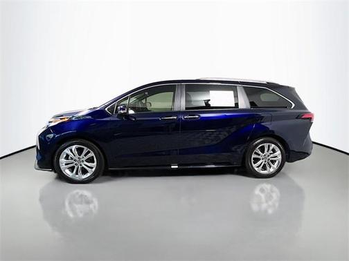 2023 Toyota Sienna Platinum 7 Passenger
