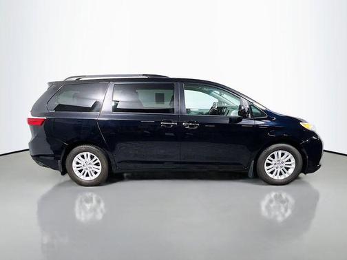 2017 Toyota Sienna XLE Premium