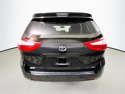 2017 Toyota Sienna XLE Premium