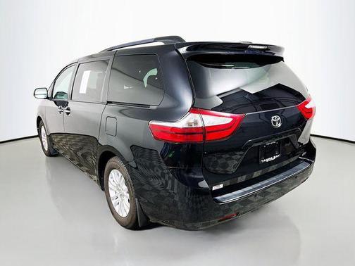 2017 Toyota Sienna XLE Premium