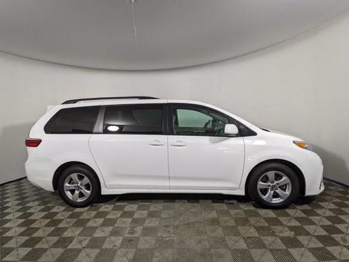 2020 Toyota Sienna LE