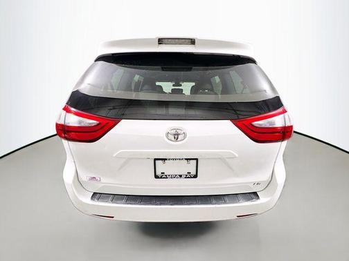 2020 Toyota Sienna LE