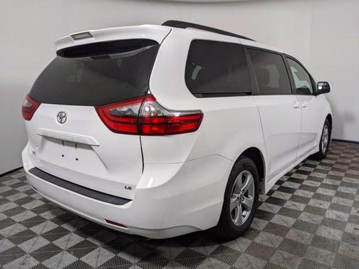 2020 Toyota Sienna LE