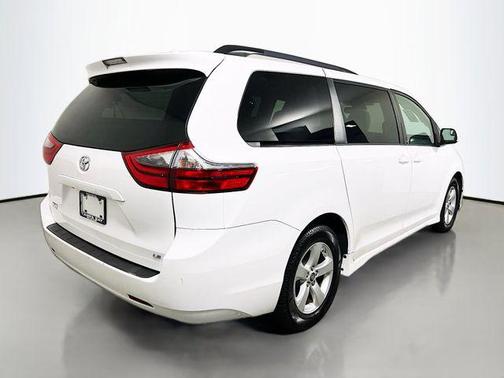 2020 Toyota Sienna LE