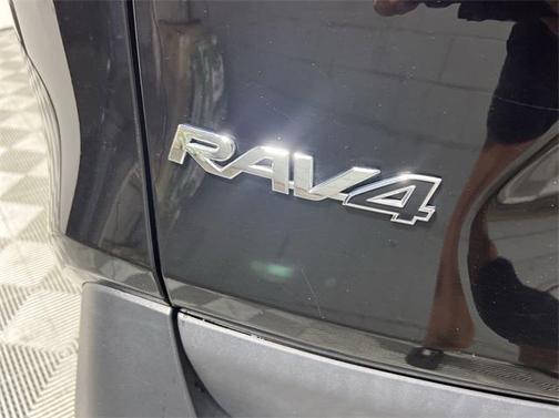 Midnight Black Metallic 2021 Toyota RAV4 XLE
