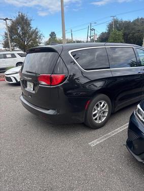 2022 Chrysler Voyager LX