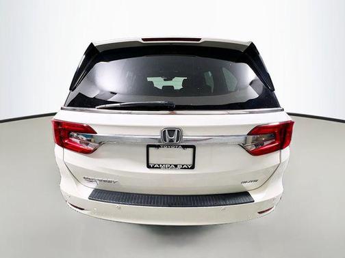 White Diamond Pearl 2018 Honda Odyssey Elite