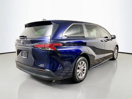 2022 Toyota Sienna XLE