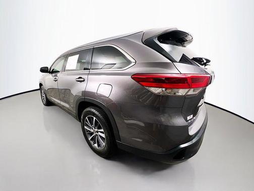 Predawn Gray Mica 2019 Toyota Highlander XLE