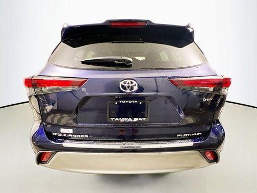 2026 Toyota Highlander Hybrid Platinum