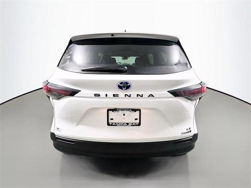 2024 Toyota Sienna LE