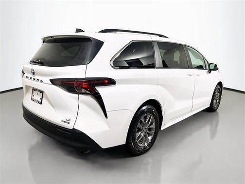 2024 Toyota Sienna LE