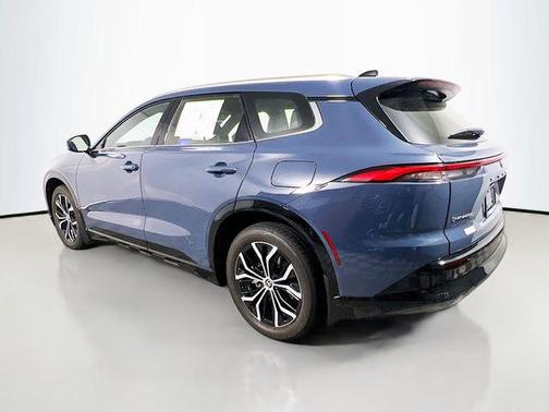 2025 Toyota Crown Signia XLE