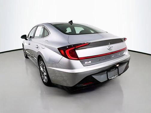 Shimmering Silver Pearl 2021 Hyundai SONATA SEL