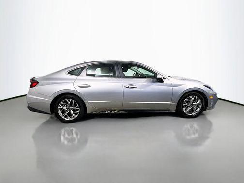 Shimmering Silver Pearl 2021 Hyundai SONATA SEL