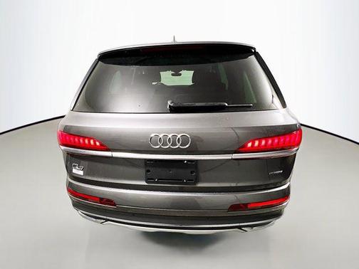 2024 Audi Q7 45 Premium Plus