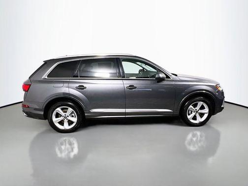 2024 Audi Q7 45 Premium Plus