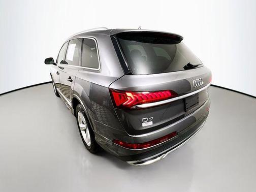 2024 Audi Q7 45 Premium Plus
