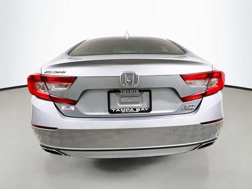 Lunar Silver Metallic 2018 Honda Accord Touring 2.0T