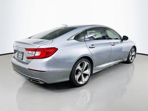 Lunar Silver Metallic 2018 Honda Accord Touring 2.0T