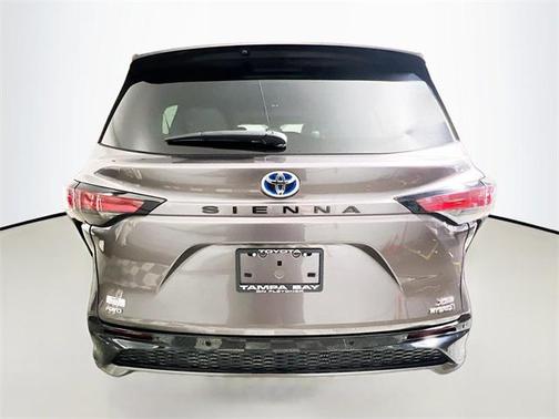 2021 Toyota Sienna XSE 7 Passenger