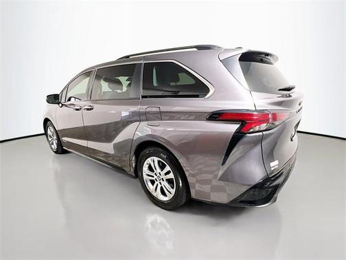 2021 Toyota Sienna XSE 7 Passenger