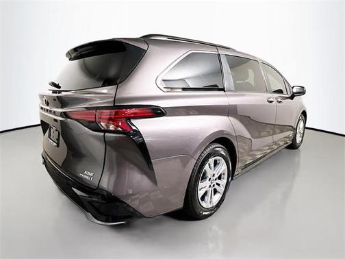 2021 Toyota Sienna XSE 7 Passenger
