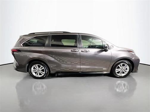 2021 Toyota Sienna XSE 7 Passenger