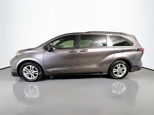 2021 Toyota Sienna XSE 7 Passenger