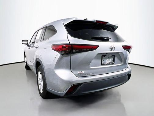 Celestial Silver Metallic 2022 Toyota Highlander LE