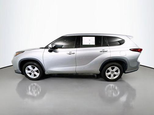 Celestial Silver Metallic 2022 Toyota Highlander LE