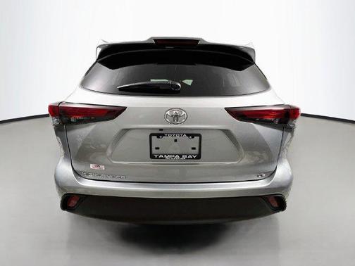Celestial Silver Metallic 2025 Toyota Highlander LE