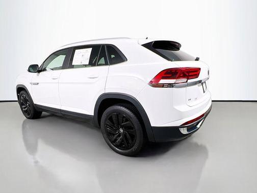 Oryx White Pearl 2022 Volkswagen Atlas Cross Sport 2.0T SE w/Technology 4MOTION
