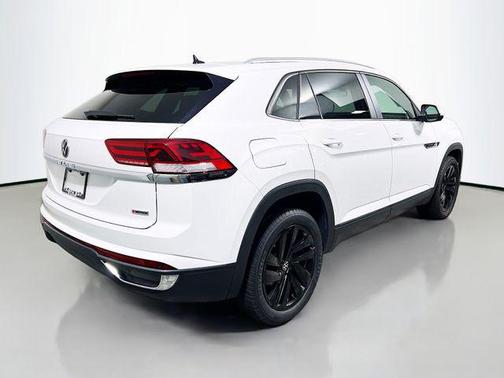 Oryx White Pearl 2022 Volkswagen Atlas Cross Sport 2.0T SE w/Technology 4MOTION
