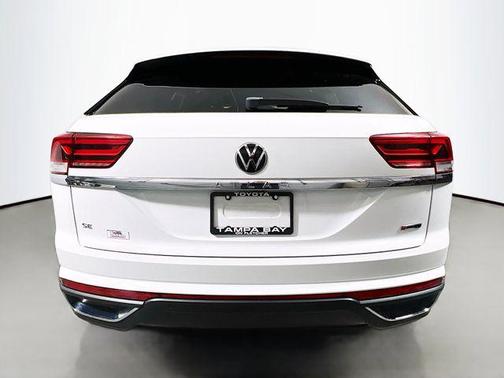Oryx White Pearl 2022 Volkswagen Atlas Cross Sport 2.0T SE w/Technology 4MOTION
