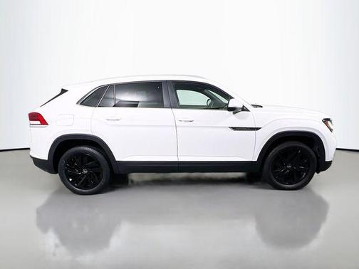 Oryx White Pearl 2022 Volkswagen Atlas Cross Sport 2.0T SE w/Technology 4MOTION