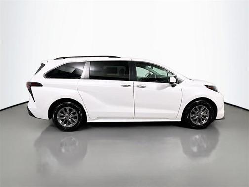 2023 Toyota Sienna XLE 7 Passenger