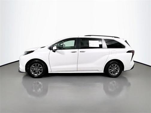 2023 Toyota Sienna XLE 7 Passenger